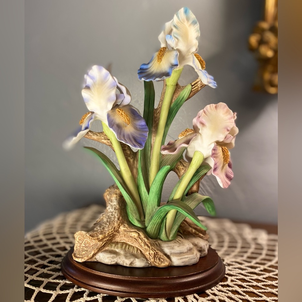 Home Interiors Irises in Bloom Masterpiece Figurine ‘Mary’s Floral Collection’ - Picture 4 of 11